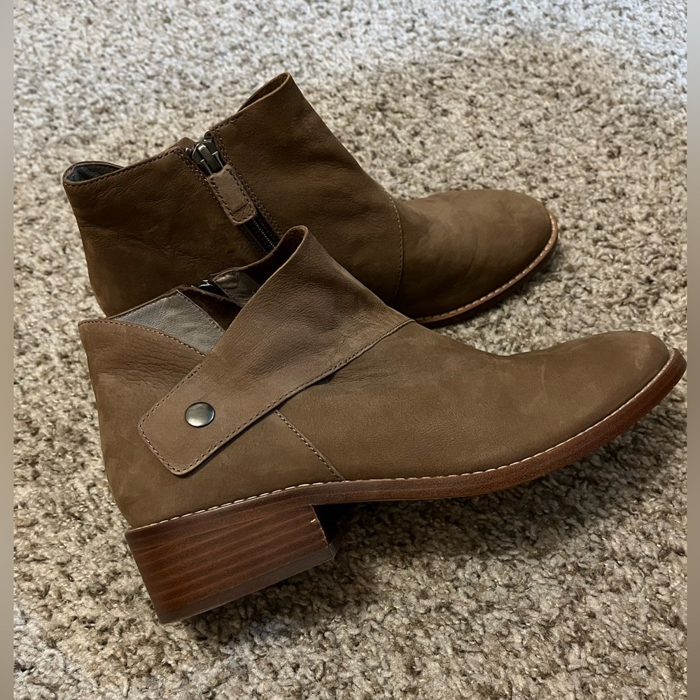 Eileen Fisher Nubuck Leather Ankle Boots 9